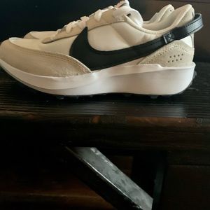 Nike Waffle Debut Size 5